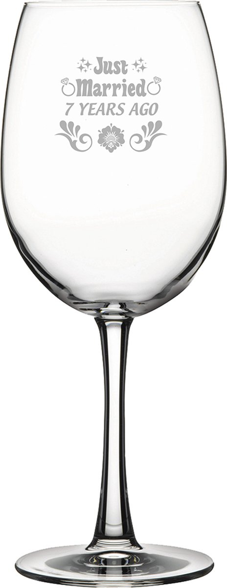 Gegraveerde rode wijnglas 46cl Just Married 7 years ago